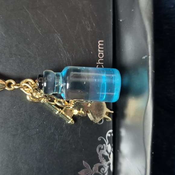 Disney Alice in Wonderland Collectible Charm, New With Tags - Picture 5 of 11